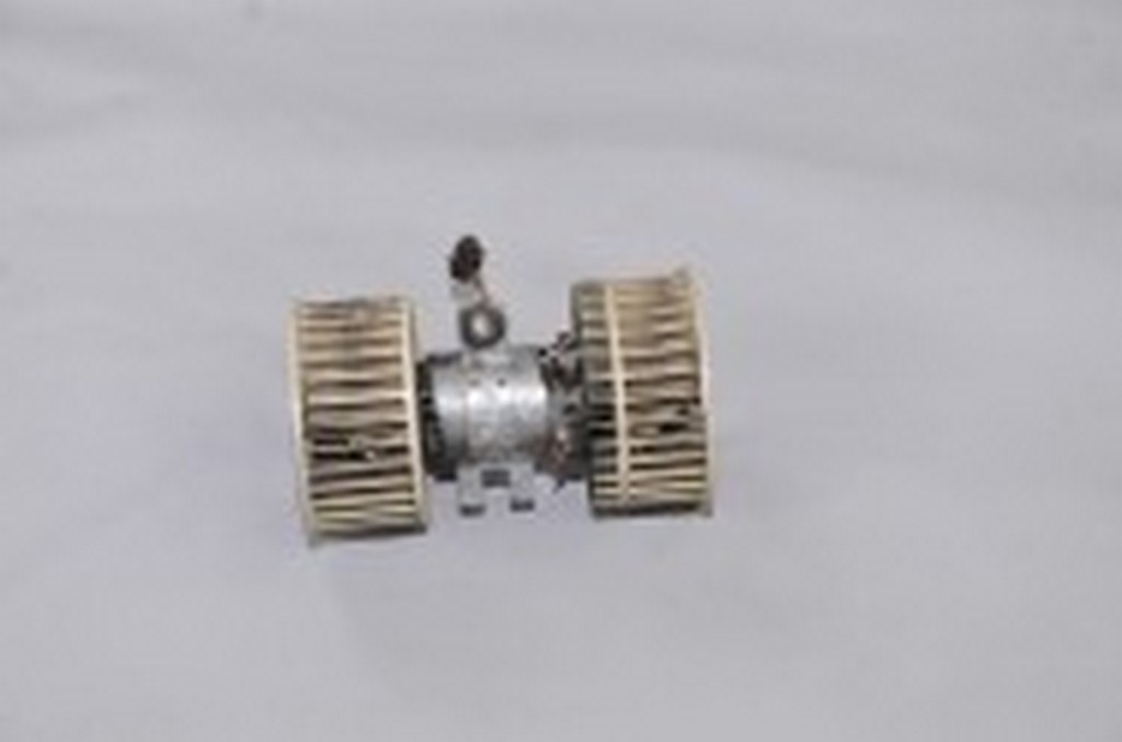 8 SERİSİ ÇIKMA PARÇA KALORİFER MOTORU